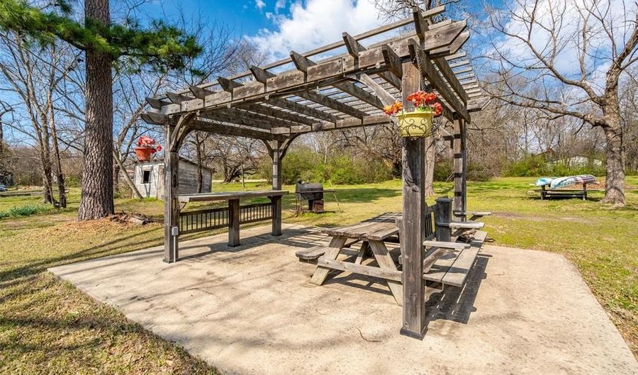 609 E Quitman St, Alba, TX 75410 - 3 Beds, 2 Bath