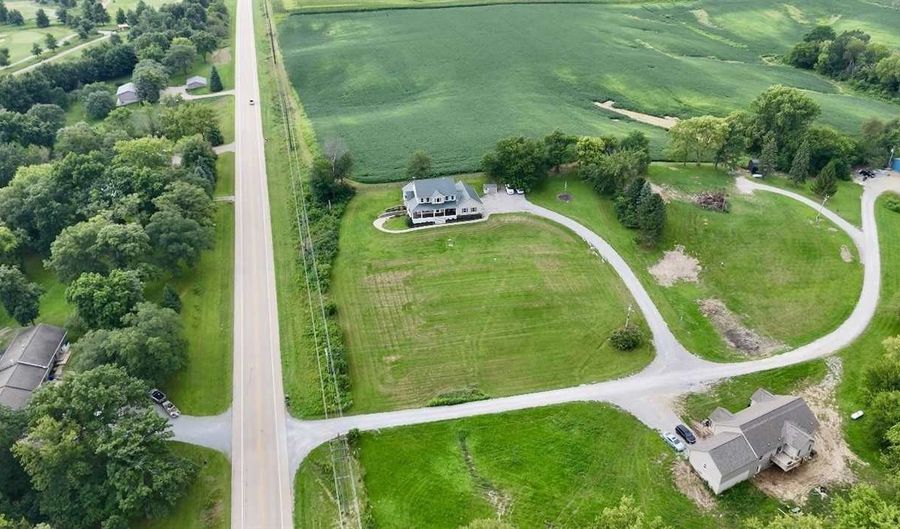 1049 Vine Ave, Riverside, IA 52327 - 5 Beds, 4 Bath