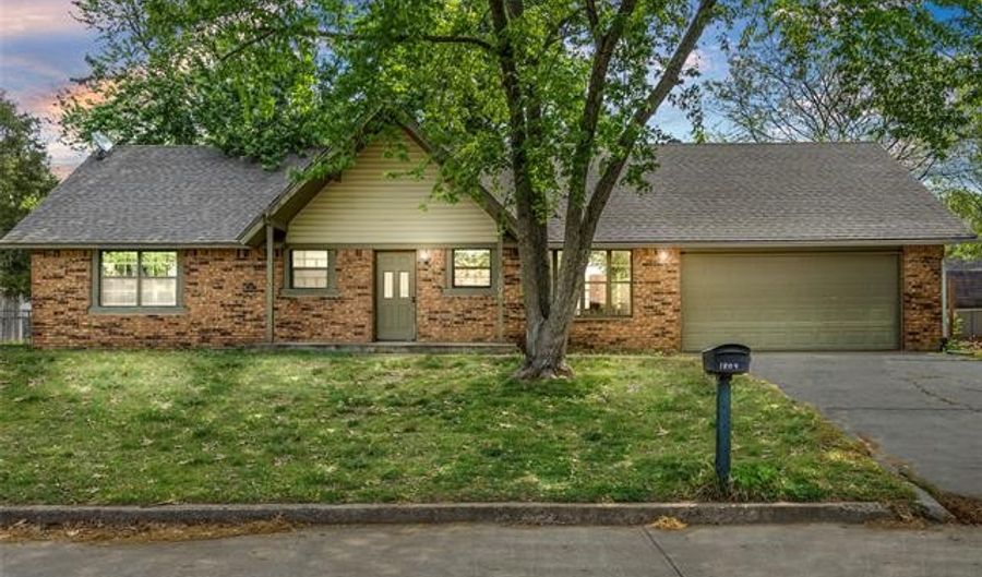 1804 N Chambers Ave, Claremore, OK 74017 - 3 Beds, 2 Bath