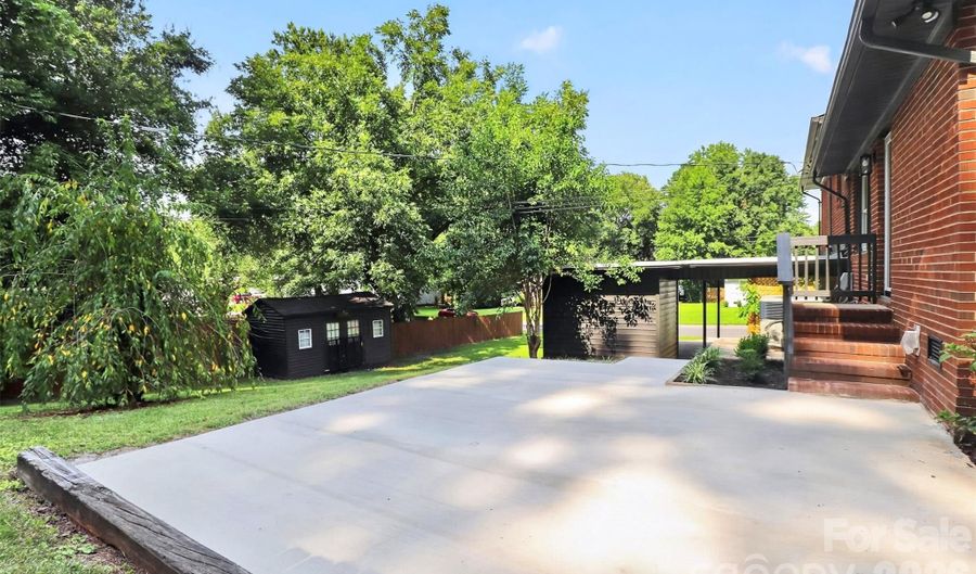 3617 Woodleaf Rd, Charlotte, NC 28205 - 4 Beds, 3 Bath