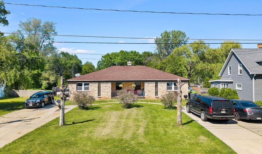 1269 Garland St, Allouez, WI 54301 - 2 Beds, 2 Bath