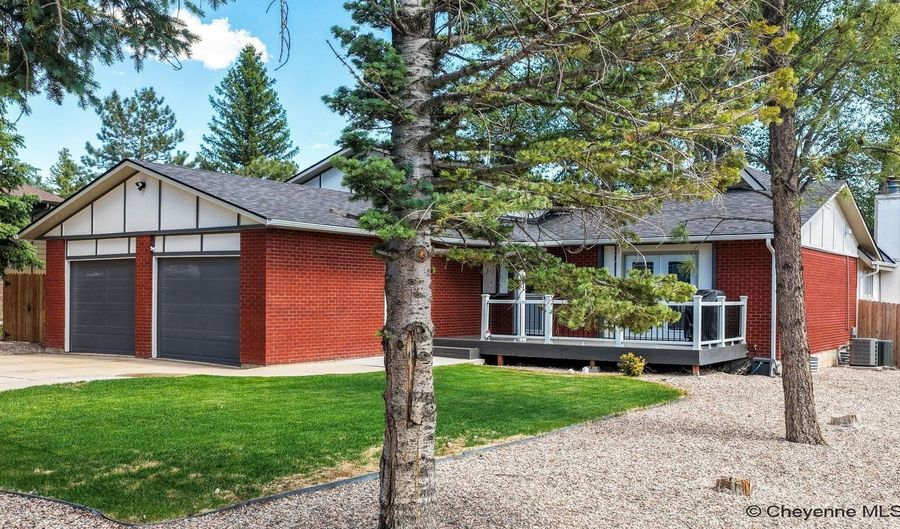 733 DOGWOOD Ave, Cheyenne, WY 82009 - 5 Beds, 4 Bath