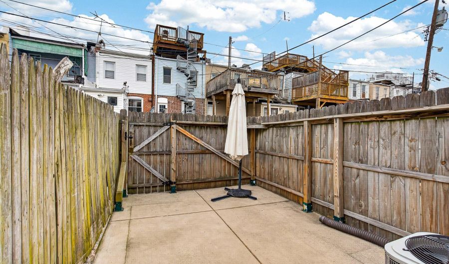 8 N DECKER Ave, Baltimore, MD 21224 - 2 Beds, 2 Bath