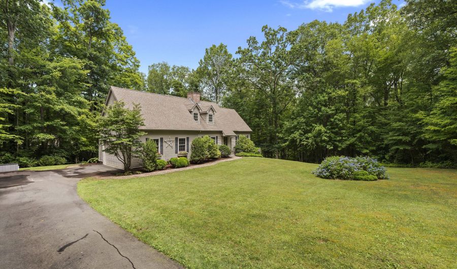 28 Hoop Pole Hill Rd, Chester, CT 06412 - 4 Beds, 4 Bath