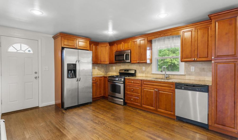 130 Ashton St, Bridgeport, CT 06606 - 5 Beds, 3 Bath