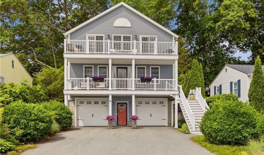 11 King Philip Ave, Bristol, RI 02809 - 3 Beds, 4 Bath