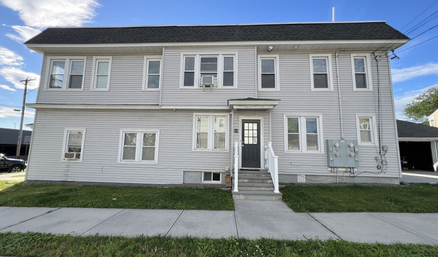 220 King St, Bridgeport, CT 06825 - 2 Beds, 1 Bath