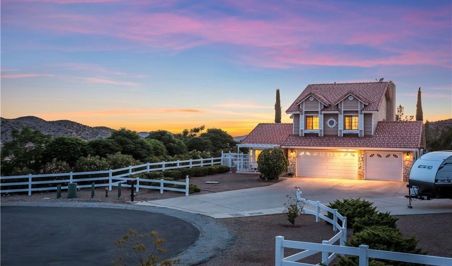 33693 Cattle Creek Rd, Acton, CA 93510 - 3 Beds, 3 Bath