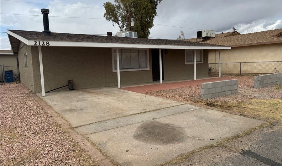 2128 Whitewater Dr, Bullhead City, AZ 86442 - 2 Beds, 1 Bath