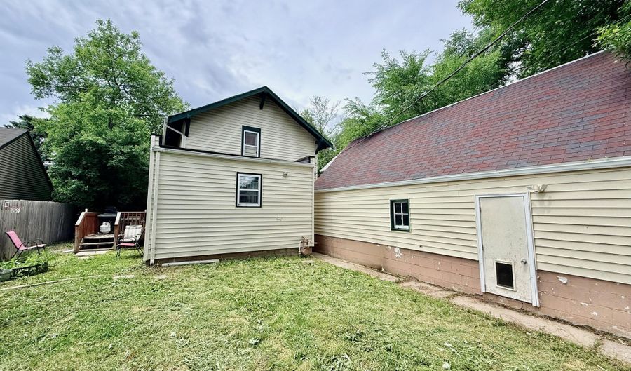 1015 S Lincoln St, Aberdeen, SD 57401 - 5 Beds, 3 Bath