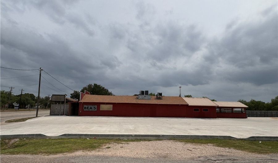 2341 N Hwy 281, Alice, TX 78332 - 0 Beds, 0 Bath