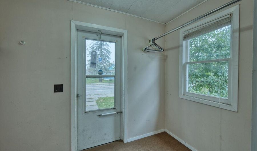 304 W 3rd Ave N, Aurora, MN 55705 - 2 Beds, 1 Bath