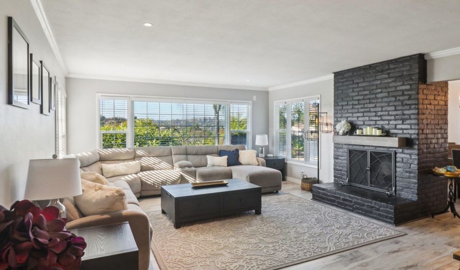 10420 Loma Rancho Dr, Spring Valley, CA 91978 - 6 Beds, 5 Bath