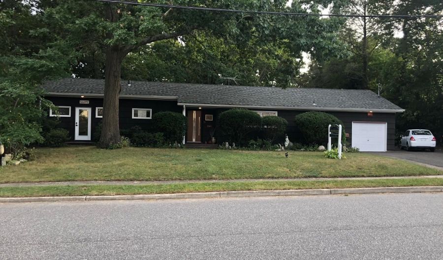 75 Union Ave, Amityville, NY 11701 - 5 Beds, 3 Bath