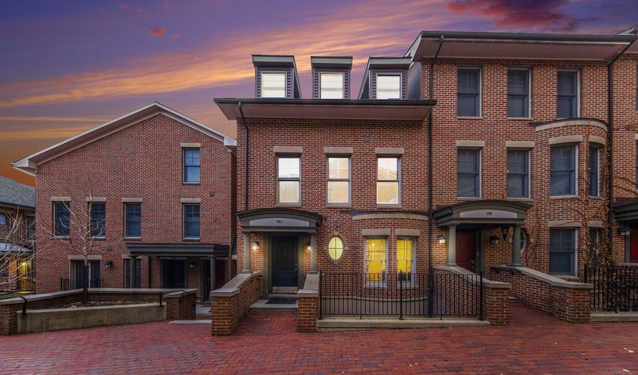 140 Ashley Mews Dr, Ann Arbor, MI 48104 - 3 Beds, 2 Bath