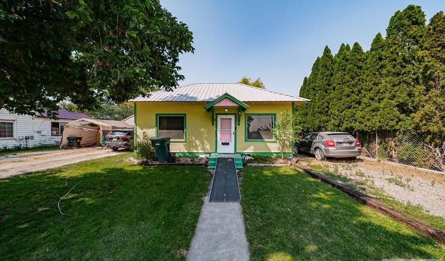 775 Riverton Rd, Blackfoot, ID 83221 - 2 Beds, 1 Bath