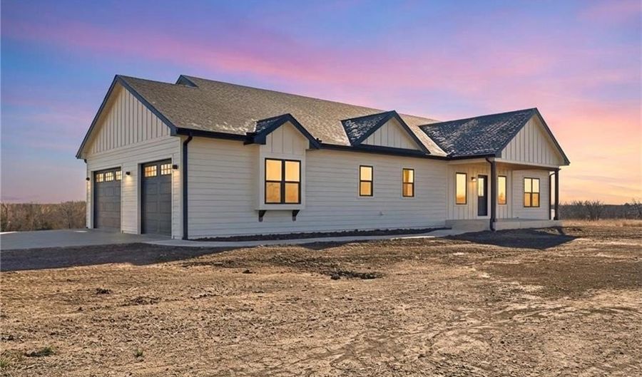 7406 SW Docking Rd, Auburn, KS 66402 - 5 Beds, 3 Bath