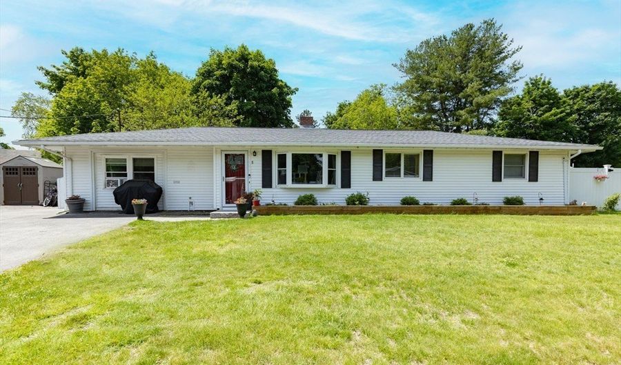 8 Andover Rd, Beverly, MA 01915 - 3 Beds, 2 Bath