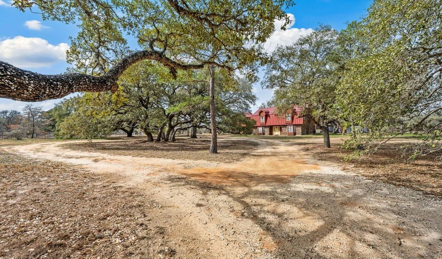 1240 County Road 324, Adkins, TX 78101 - 4 Beds, 3 Bath