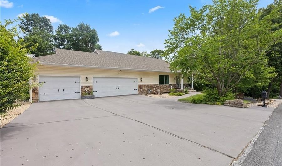 7 Ulverston Dr, Bella Vista, AR 72714 - 3 Beds, 3 Bath