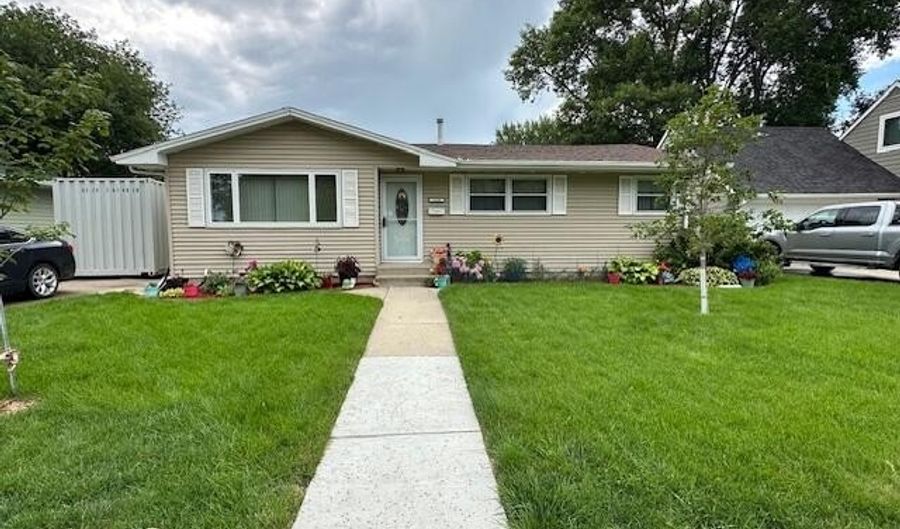 1526 S Dakota St, Aberdeen, SD 57401 - 5 Beds, 2 Bath