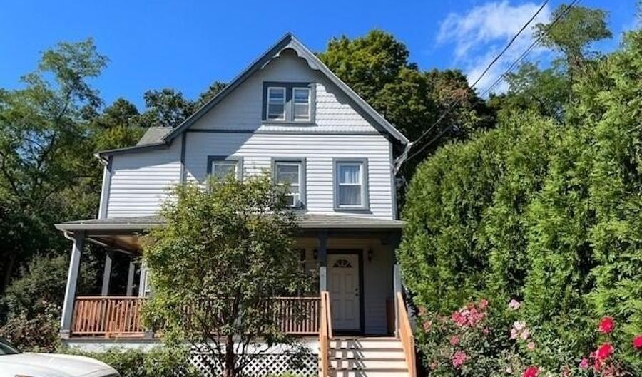 85 Strickland Rd 2, Cos Cob, CT 06807 - 2 Beds, 2 Bath