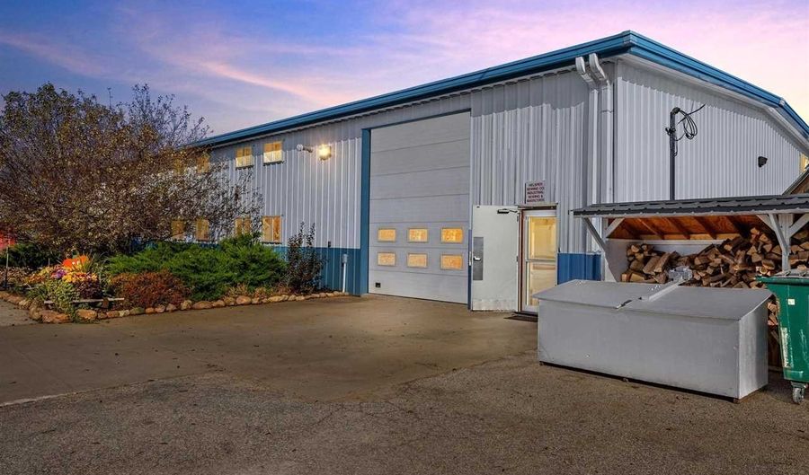 13335 Circle Dr, Anamosa, IA 52205 - 3 Beds, 2 Bath