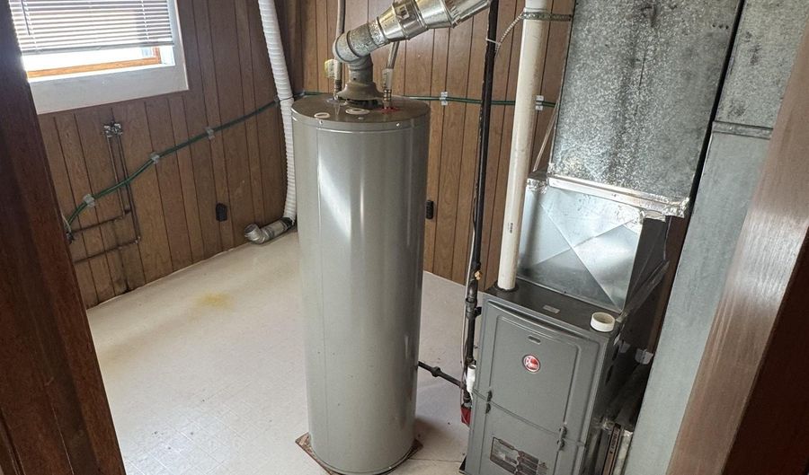 516 S 11th St, Albia, IA 62631 - 4 Beds, 2 Bath