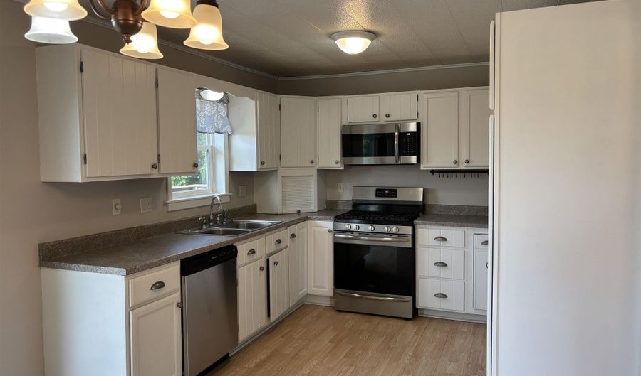 6143 Shepherd, Adrian, MI 49221 - 5 Beds, 2 Bath