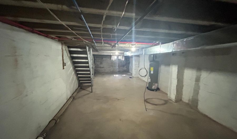 222 N HILTON St, Baltimore, MD 21229 - 3 Beds, 1 Bath