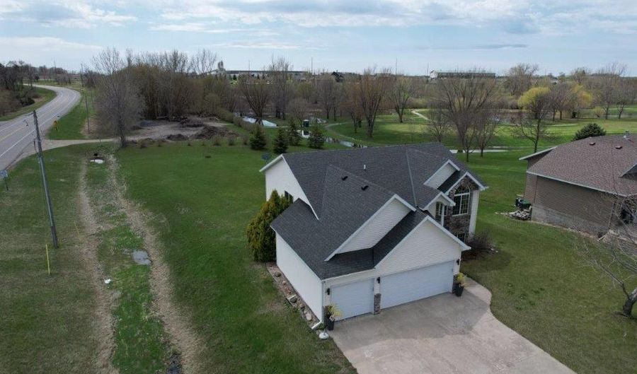 106 Golfview Dr, Albany, MN 56307 - 4 Beds, 2 Bath