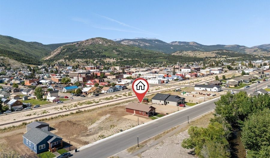 505 E Pennsylvania St, Anaconda, MT 59711 - 4 Beds, 2 Bath