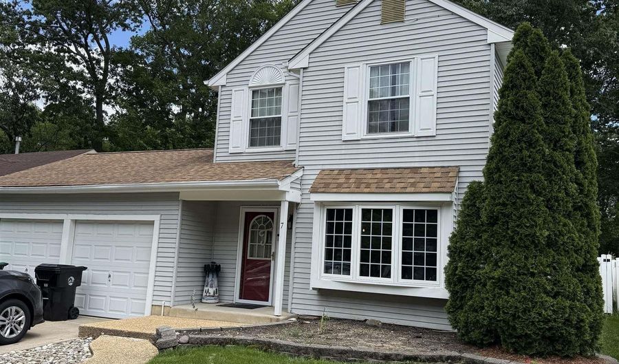7 Woodstream Dr, Atco, NJ 08004 - 3 Beds, 2 Bath