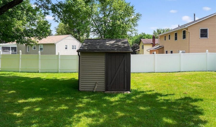 50 Meadow Ln, Albany, NY 12208 - 2 Beds, 2 Bath