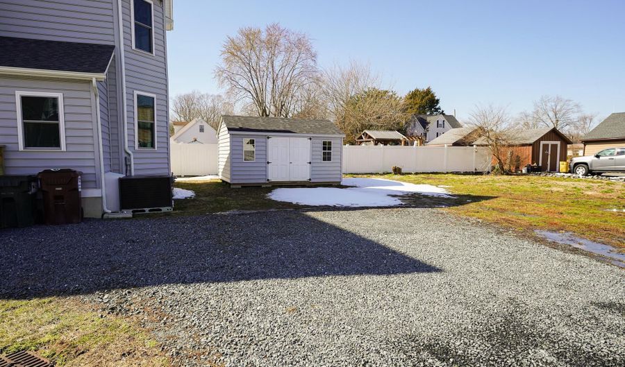 111 E JEWELL St, Delmar, DE 19940 - 5 Beds, 3 Bath