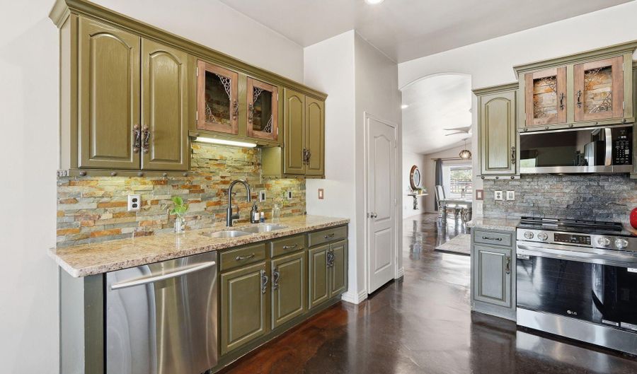 6610 E DIXILETA Dr, Cave Creek, AZ 85331 - 3 Beds, 2 Bath