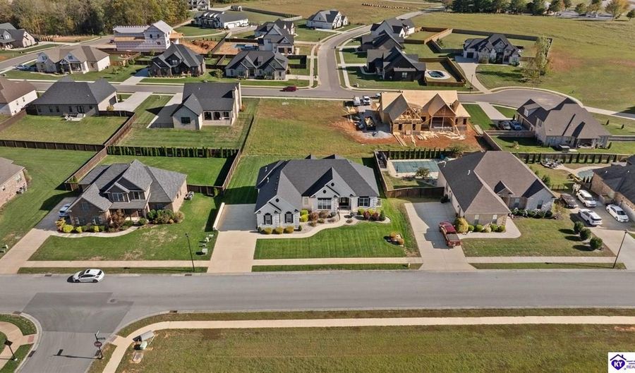 8680 Drakes Blvd, Alvaton, KY 42122 - 5 Beds, 4 Bath