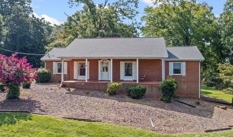 33 Lake St, Badin, NC 28009 - 2 Beds, 2 Bath