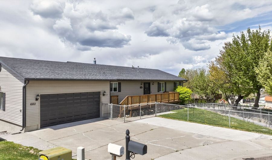 680 Bedford Dr, Chubbuck, ID 83202 - 6 Beds, 3 Bath