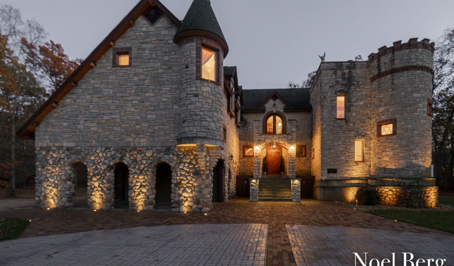 2303 38th St, Allegan, MI 49010 - 5 Beds, 4 Bath