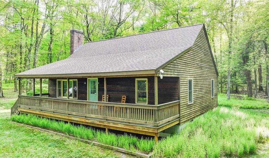 212 ABSALONA HILL Rd, Glocester, RI 02814 - 2 Beds, 1 Bath