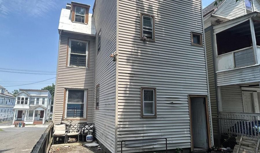 472 Hudson Ave, Albany, NY 12203 - 10 Beds, 3 Bath