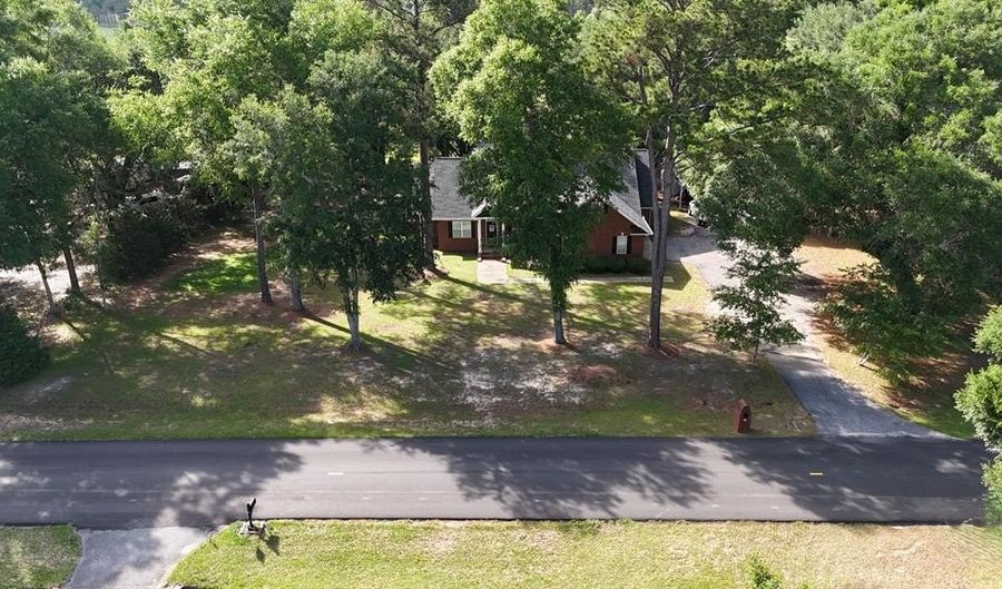 330 River Oaks Dr, Bainbridge, GA 39817 - 4 Beds, 3 Bath
