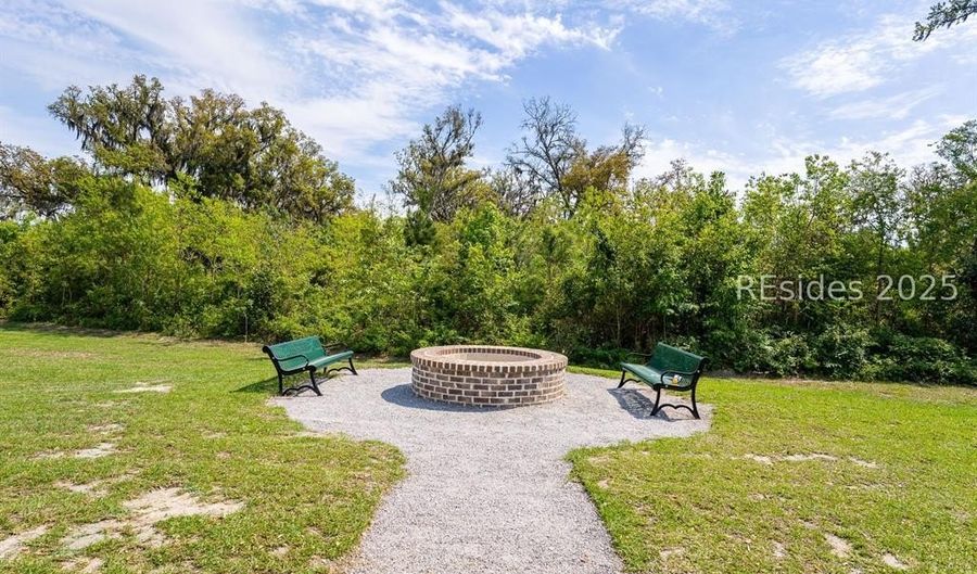 14 Catawba Way, Beaufort, SC 29906 - 5 Beds, 3 Bath