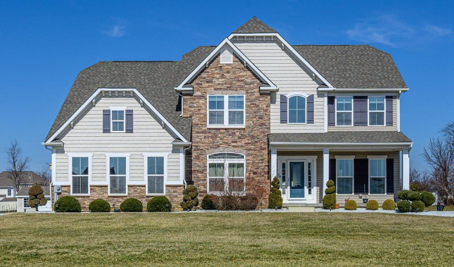 41 Gina Dr, Allentown, NJ 08501 - 4 Beds, 5 Bath