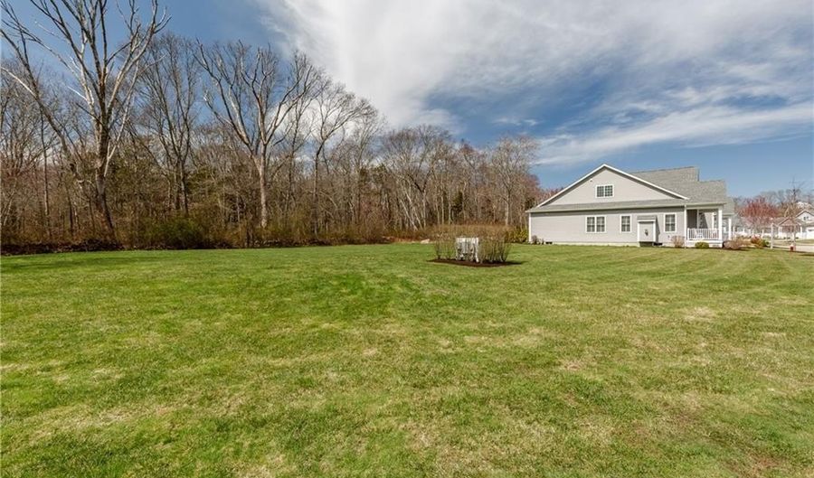 200 Wickford Ct, North Kingstown, RI 02852 - 2 Beds, 3 Bath