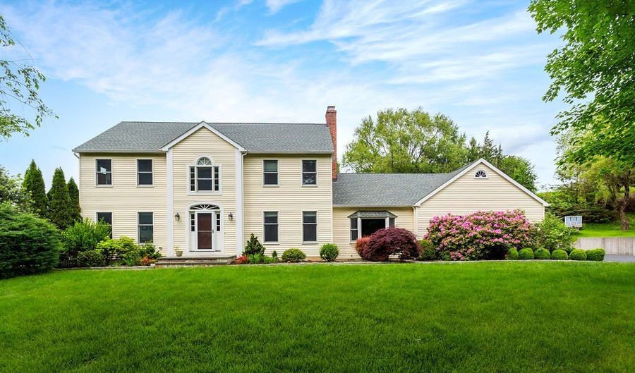 12 Fawn Ridge Dr, Brookfield, CT 06804 - 4 Beds, 3 Bath