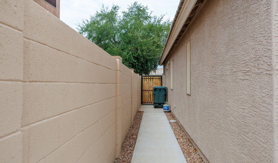 1537 E GABRILLA Dr, Casa Grande, AZ 85122 - 3 Beds, 2 Bath