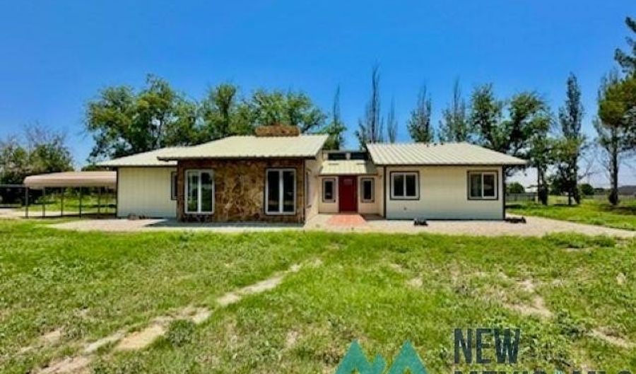 706 W Cherry Ln, Carlsbad, NM 88220 - 4 Beds, 3 Bath