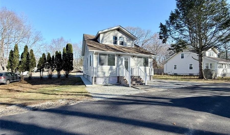 4 Arcade St, Johnston, RI 02919 - 3 Beds, 2 Bath